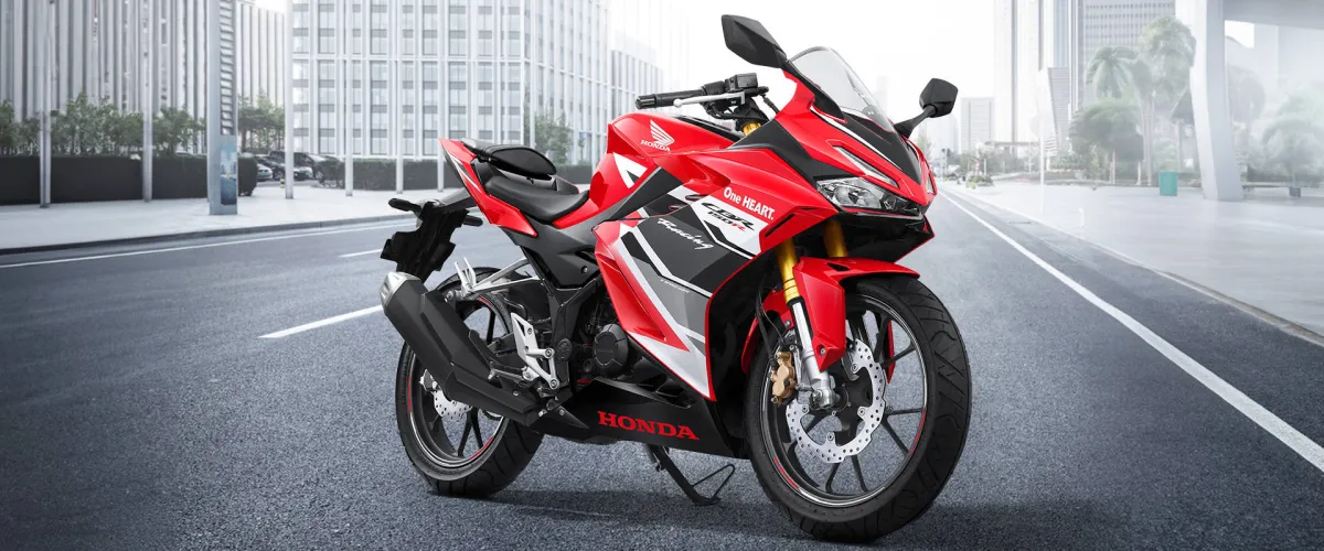 Honda CBR150R foto 3